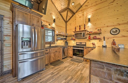 Whitesboro Cabin | Ouachita Mtn Home: Near ATV & Hiking Trails!