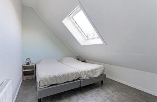 Ouddorp House | Oude Nieuwlandseweg 33 - Ouddorp - Villa Mastlo met 2 jacuzzi's - NOT FOR COMPANIES