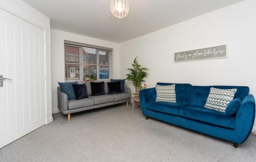 Lowestoft House | Oulton Broads New Build Holiday Home 3 Bedroom- 3 Bathroom with Free Parking