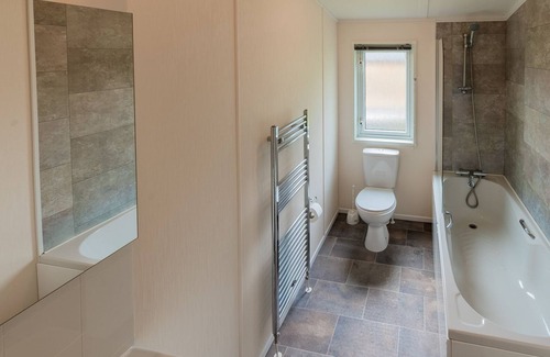 Dawlish Cabin | Our Alder lodges are great space to get together with a group of friends or the entire family.