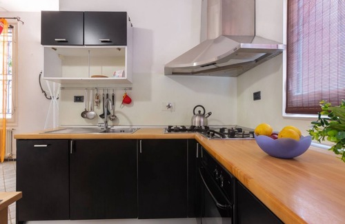 Historic Center Apartment | Our apartment is located in one of the most dynamic neighborhoods of the city, a great location for walking to the main attractions such as Piazza Maggiore, the Two Towers and via Indipendenza, famous for shopping.The apartment is in a central area that