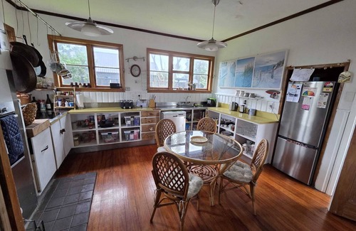 Opunake House | Our family bach at ōpunakē, pets and big whānau welcome