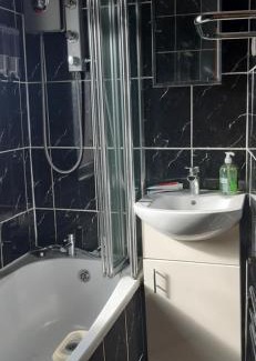 Wellingborough Apartment | Our Guests Are Royal (EL) Wellingborough