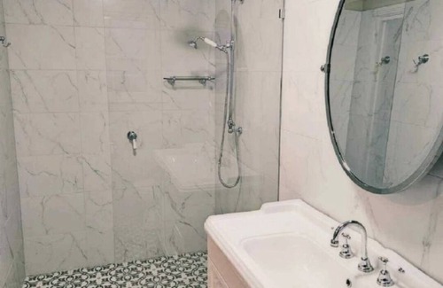Sofala Bed & Breakfast | Our Miner's Suite has it all including outdoor terrace and private garden.