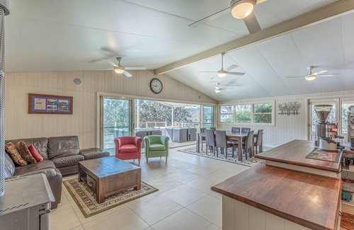 Sofala Apartment | Our Shearer's Room is perfect for a quick little getaway or business traveller