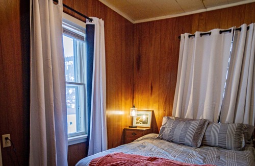 Kellogg House | Outback: Cabin w/ Hot Tub, Kid and Pet Friendly!