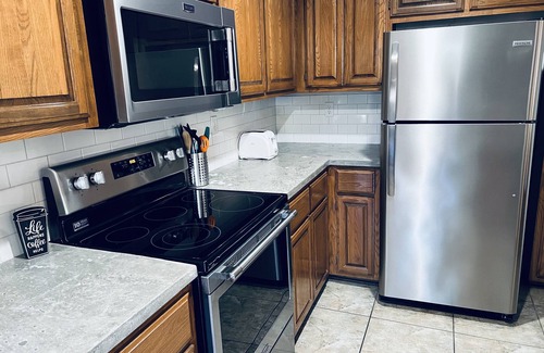 Bella Vista House | Outdoor adventure base, 5★ Family Friendly, 75" Smart TV!