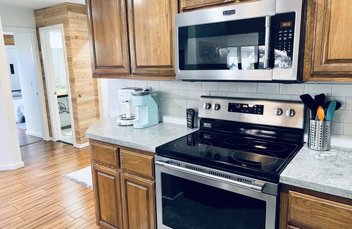 Bella Vista House | Outdoor adventure base, 5★ Family Friendly, 75" Smart TV!