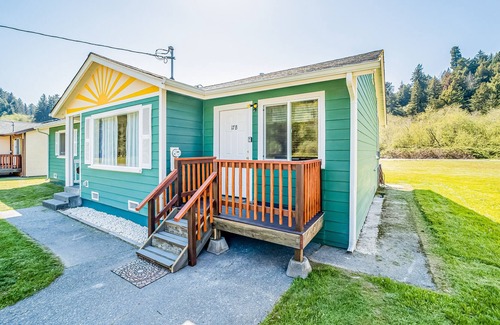 Orick Cabin | Outdoorsy Retreat w/ Two Spaces, Free WiFi, Great Location & Full Kitchen
