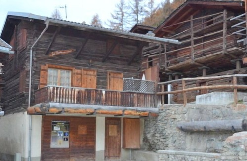 St. Luc Ski Chalet | Outside : 3-storey chalet in the center of the old village, entrance on the 1st floor,for 5 persons,