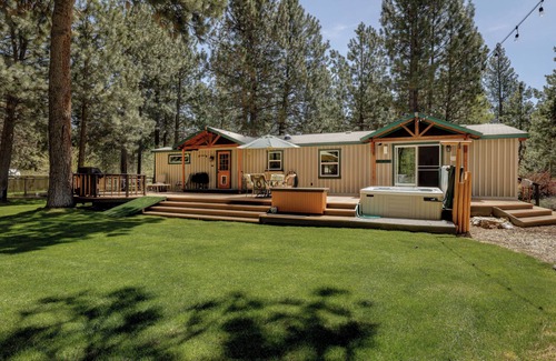 Sisters House | Outside Oasis bordering forest service dog friendly