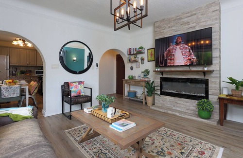 Santa Ana Apartment | Outstanding Hideaway 10 mins. drive to Disneyland