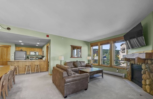 Copper Mountain Village Condo | Outstanding Location Outdoor Hot tub Short walk to the lifts TX205