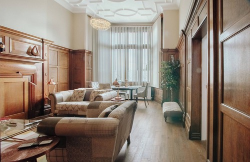 Sheffield Apartment | Outstanding massive apartment with character. B5