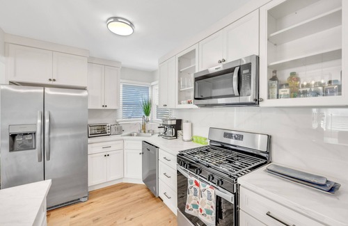 Lennox House | Outstanding Pool House Next to SOFI/Intuit Dome