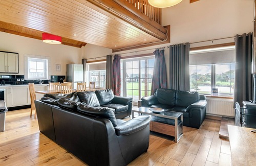 Hornsea Ski Chalet | Outstanding, spacious and contemporary two storey lodge.