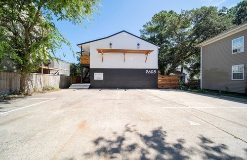 North Camellia Acres Apartment | OV 15th Bay - Lucidia Suite