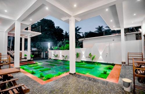 Pottuvil Division 2 Hotel | Oval Bay Resort