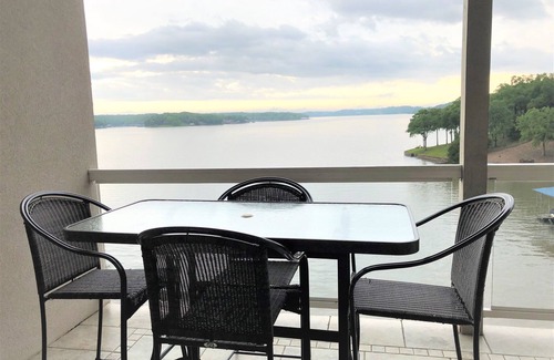 Osage Beach Condo | Over 200 5 Star reviews, Highly Upgraded, Family Friendly, Mall Close, Elevator