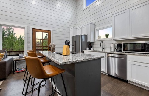 Broken Bow Cabin | Over the Moon · Sauna & Hot Tub at Modern Intimate Escape