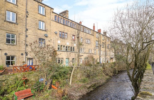 Holmfirth House | Over-under Cottage