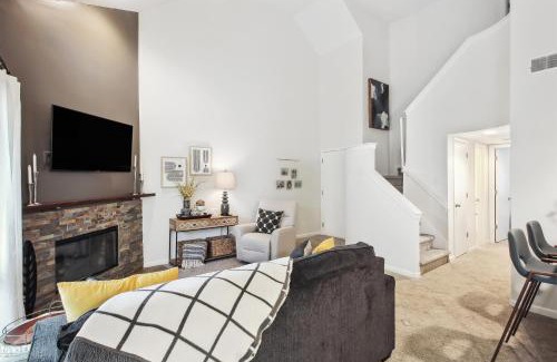 Overland Park Apartment | Overland Park Condo, Close to Lakes and Parks!