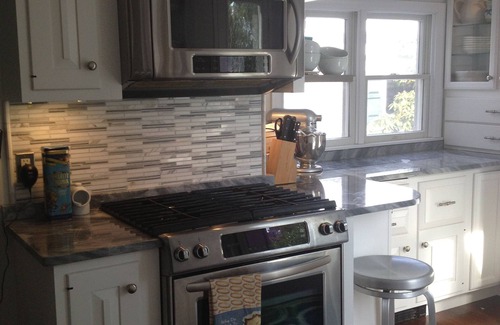 Greenport House | Overlook a Vineyard, Walk to the Beach, and only a Short Walk to Town - 5 Star!