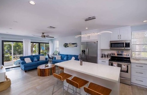 Key Largo Villa | Overlooking Lagoon Free Golf Cart/Kayaks/Paddle Board