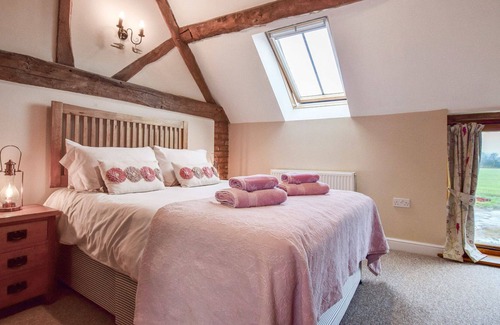 Bidford-on-Avon House | Owl's End at Oosland Barns - sleeps 5 guests in 2 bedrooms