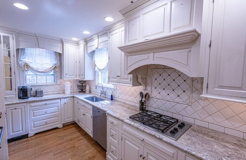 Old Town West House | OwlHouseALX - Largest property in Old Town w Pool! Hosts 16+, 9bd, 99 walk score