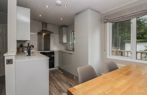 Troutbeck Bridge Cottage | OWLS NOOK LODGE, pet friendly, with hot tub in Windermere