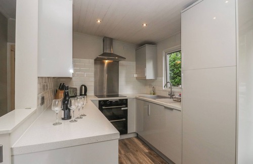 Troutbeck Bridge Cottage | OWLS NOOK LODGE, pet friendly, with hot tub in Windermere