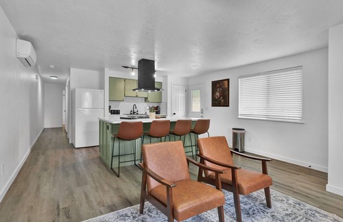 Boise Bench House | Owyhee Oasis 2 - minutes from Boise Airport!