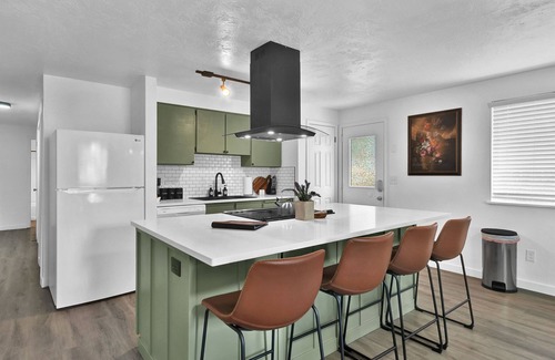 Boise Bench House | Owyhee Oasis 2 - minutes from Boise Airport!