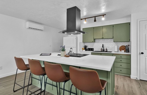 Boise Bench House | Owyhee Oasis 2 - minutes from Boise Airport!
