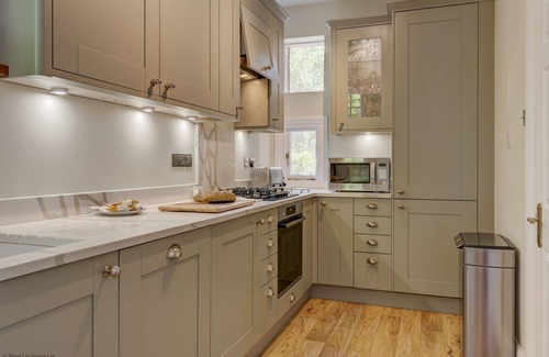 Oxford Apartment | Oxford Garden View | Oxford Holiday Let | 2 Beds & Sleeps 4