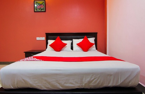 Bota Hotel | OYO 11343 Hotel Putra Iskandar