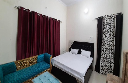 Bareilly Hotel | OYO 82700 Hotel Imperial Lawn And Banquet