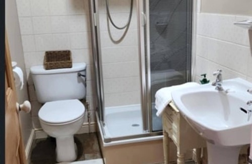 Trafford House | OYO Cornerstone Manor Hotel