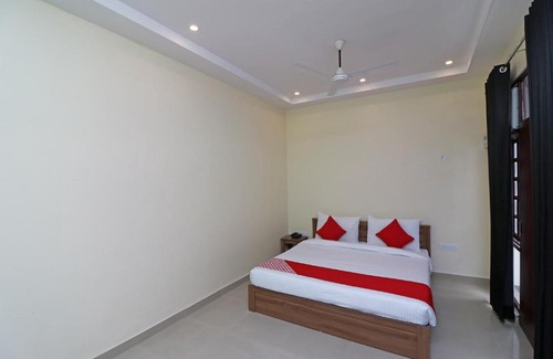 Gomti Nagar Hotel | OYO Flagship 27925 Kotra House Gomtinagar