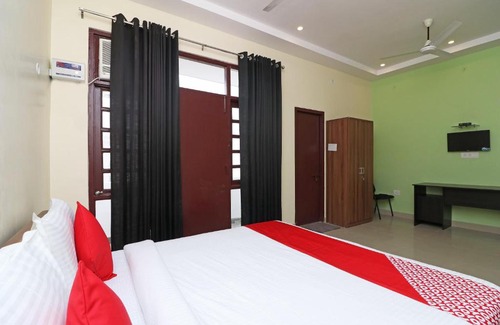 Gomti Nagar Hotel | OYO Flagship 27925 Kotra House Gomtinagar