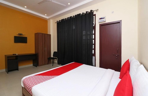 Gomti Nagar Hotel | OYO Flagship 27925 Kotra House Gomtinagar