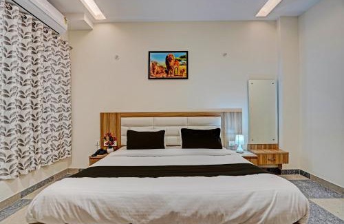 Gomti Nagar Hotel | OYO Flagship H.L House