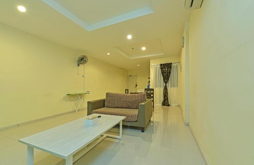 Lumut Hotel | OYO Home 90530 Vrao's H'stay
