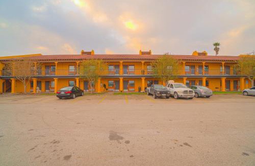 Kingsville Hotel | OYO Hotel Kingsville - Hwy 77