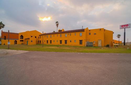 Kingsville Hotel | OYO Hotel Kingsville - Hwy 77