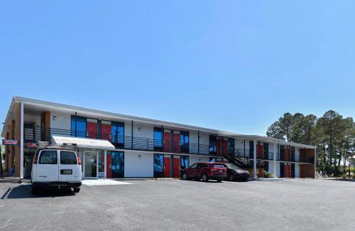 Valdosta Hotel | OYO Hotel Valdosta GA I-75