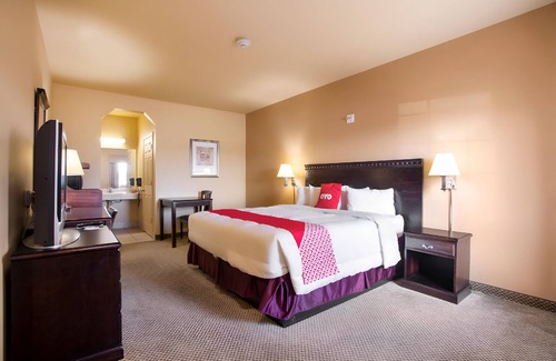 Valley View Hotel | OYO Hotel Valley View TX, I-35