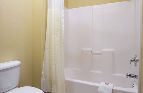 Valley View Hotel | OYO Hotel Valley View TX, I-35