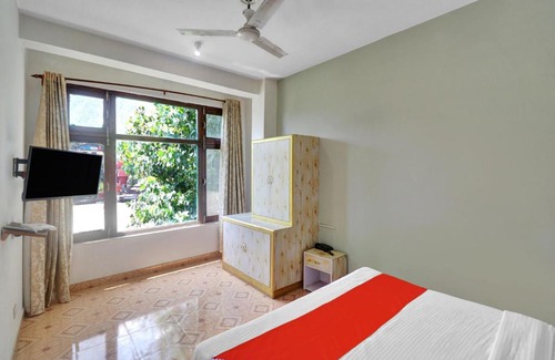 Bajaura Hotel | OYO Rudhra River Huts